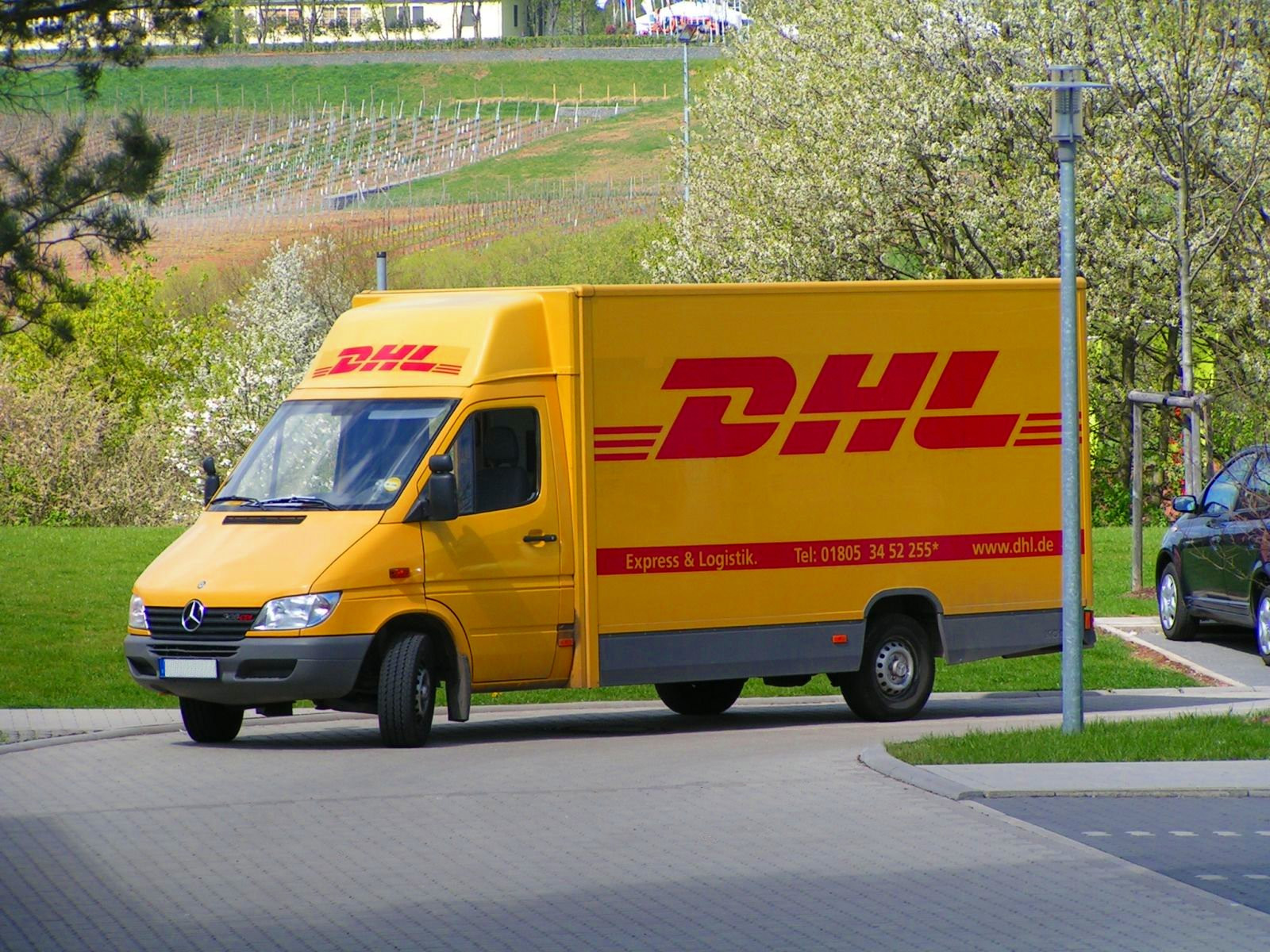 Công ty vận chuyển DHL